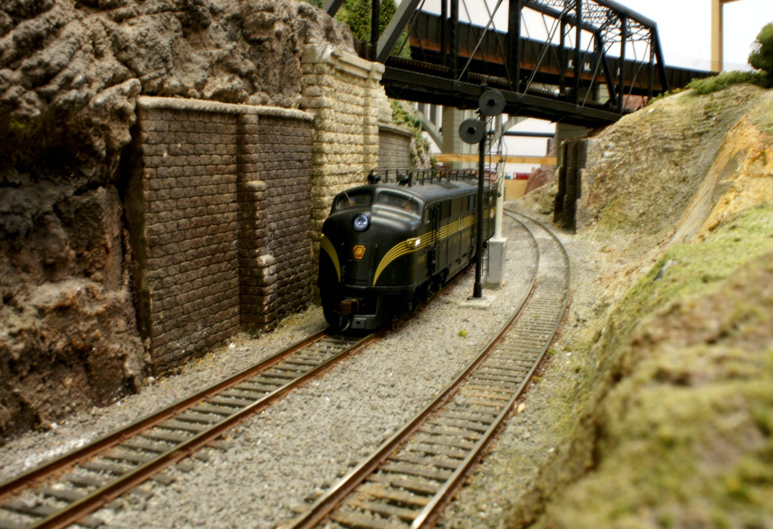 Model Train Model stores trains can be costly : Train Toy