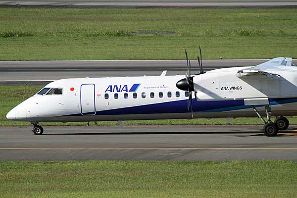 ANA WinGS DHC-8-Q400 JA841A