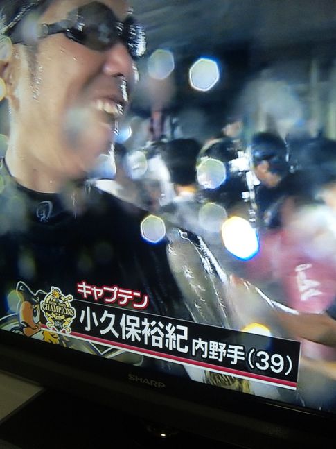 マイクカバーがコンドーム（2011福岡ソフトバンクホークス優勝ビールかけ取材Going）1