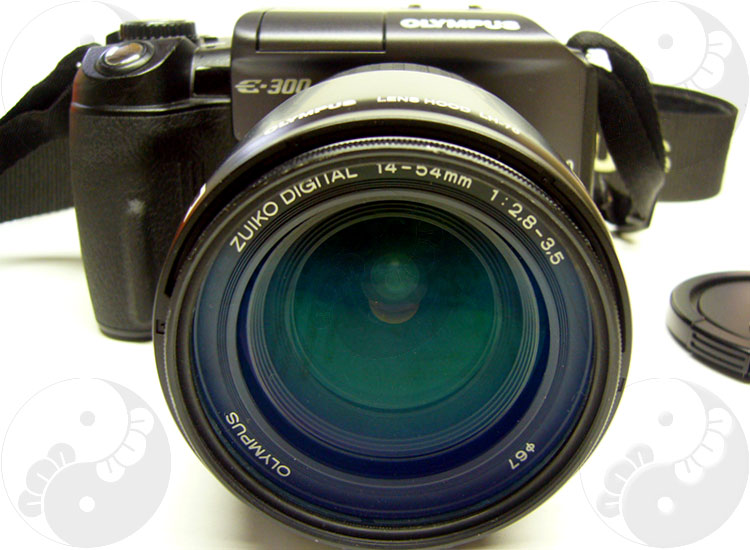 800万画素普及型デジタル一眼レフカメラ～ OLYMPUS E-300 & ZUIKO 