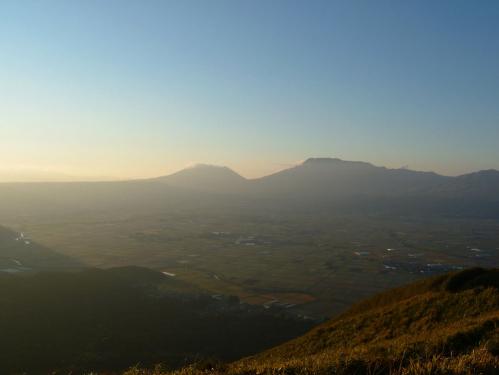早朝の阿蘇山