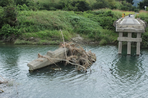 香美潜水橋　崩落
