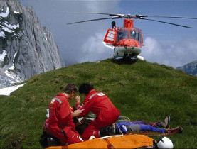 レガ航空救助隊（Rega）のレスキュー・ヘリは、1日に30回出動することもある。夏の晴れた日は特に救助要請が多い
