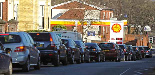 英国　petrol-shortage-fears