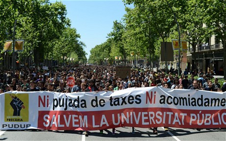 バルセロナECB抗議デモ
