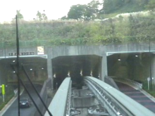 Tama-toshi-monorail_tunnel.PNG
