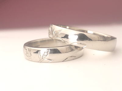 バラ　結婚指輪　彫