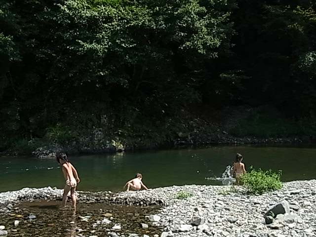 川遊び
