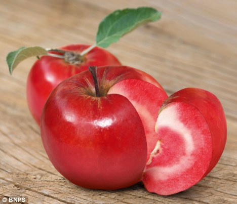 果肉が赤いリンゴ