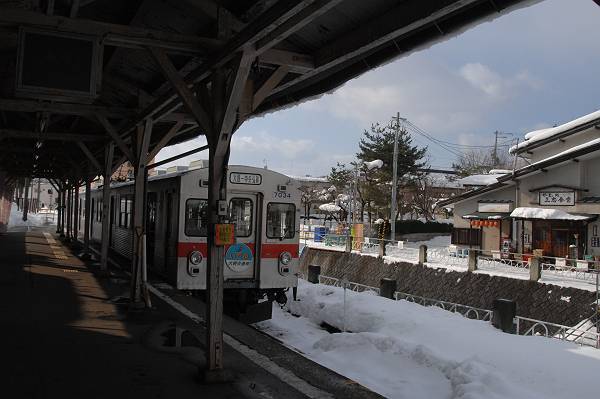 oowani line, konan railway, hirosakichuou stn, 20111231 1-3-s