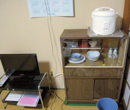 テレビ　食器棚　炊飯器