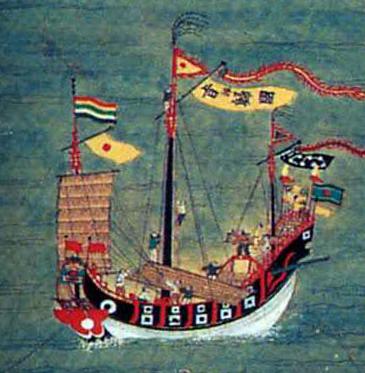 琉球貿易図屏風の一部（滋賀大学経済学部附属史料館蔵）。薩摩藩に服属していた琉球王国は支那への進貢船に「日の丸」を掲げていた。日章旗は琉球王国の船旗の一つであった。