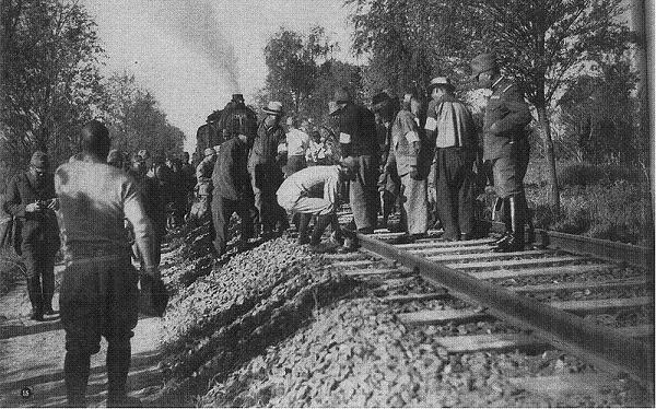 杭州、上海間の鉄道線路が破壊されたことを付近の中国人が発見、鉄道警備隊に報告して事なきを得た事例。