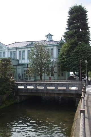 旧県庁（現栃木市役所商工観光課）と県庁堀