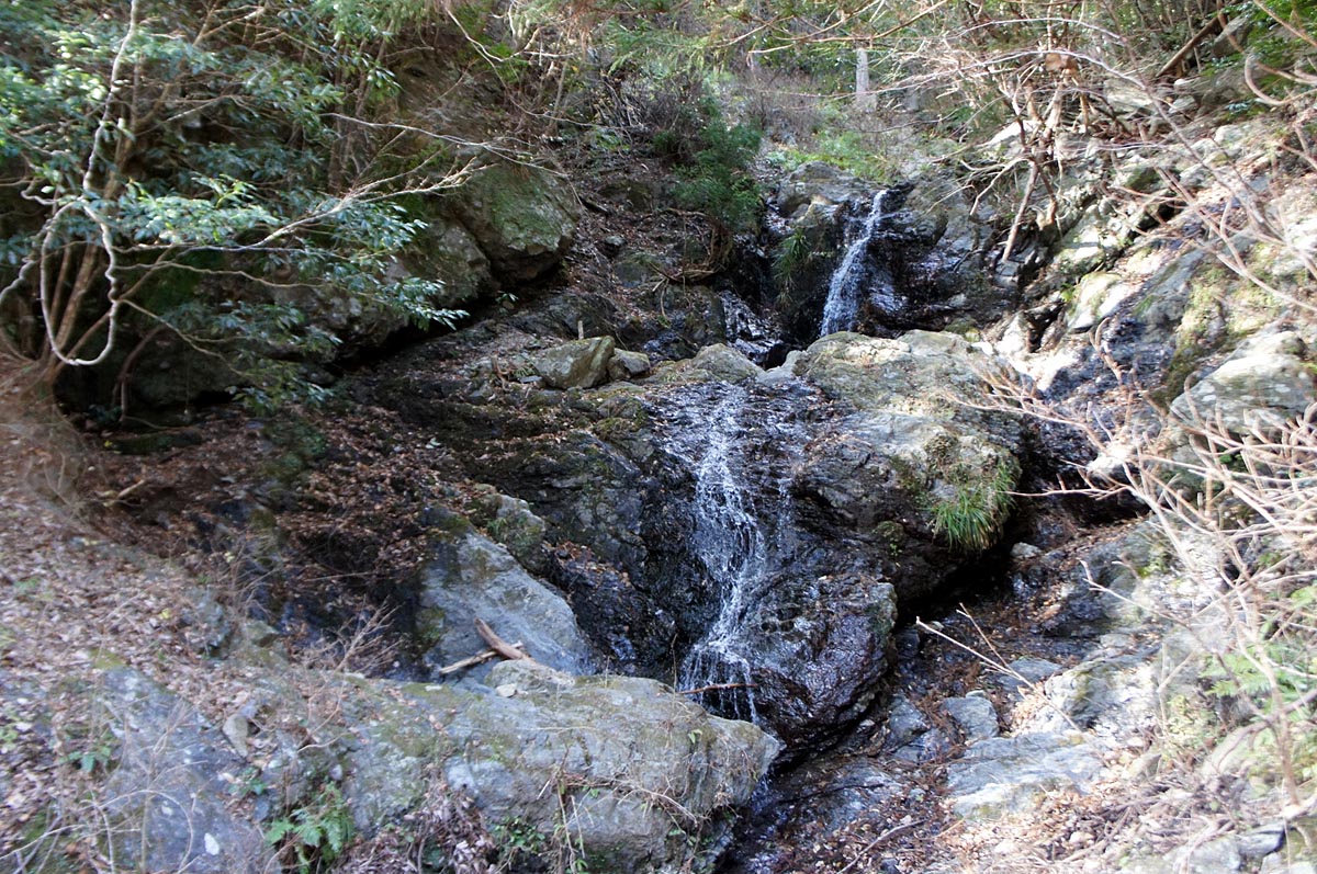 小さな滝のあるダム 蓮八滝 お手軽秘境探検隊 ニッポンの絶景スポットレビュー